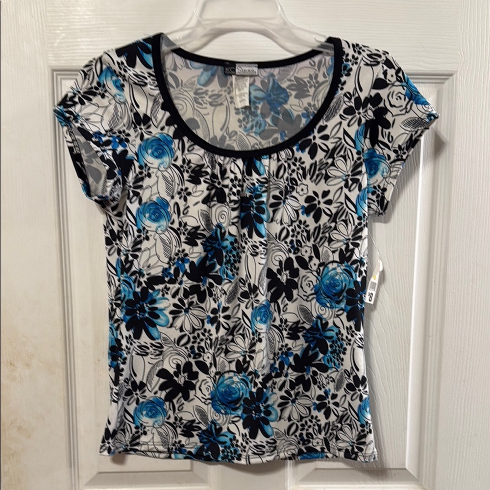 White and Black Fitted Blouse with Floral Design